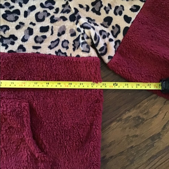 Women’s Leopard and Burgundy Pullover 2XL (L) - Picture 8 of 9